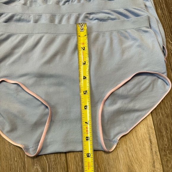 🛍️ Size 6 100% Nylon stretch a lot  light blue and pink. Never worn too  small. - Picture 2 of 5